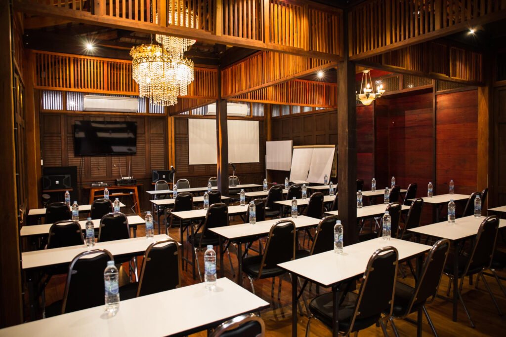 5 Tips for Choosing the Right Large Meeting Venue